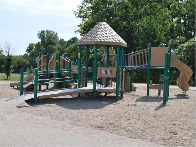 Ground-level view of Bons Parkette