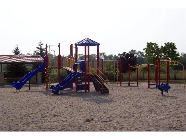 Ground-level view of Glenabbey Parkette